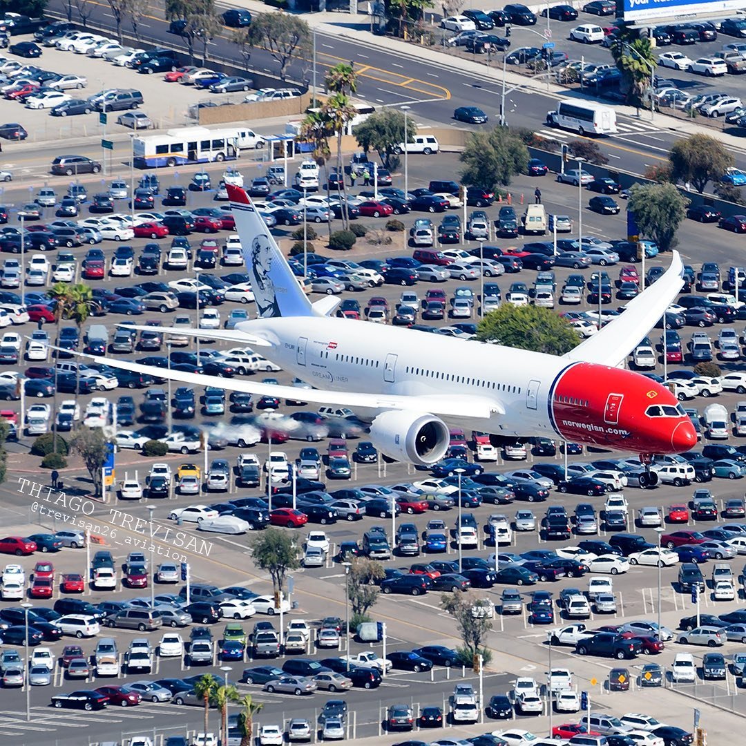 How long does it take Norwegian Airlines to respond to a complaint?