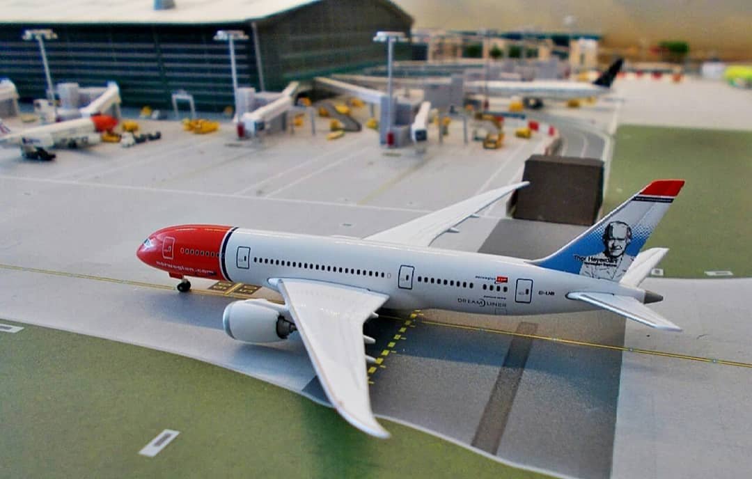 How do I contact Norwegian Airlines customer service?