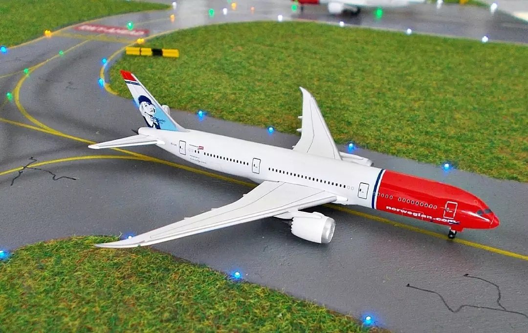 How do I change my Name on a Norwegian ticket?
