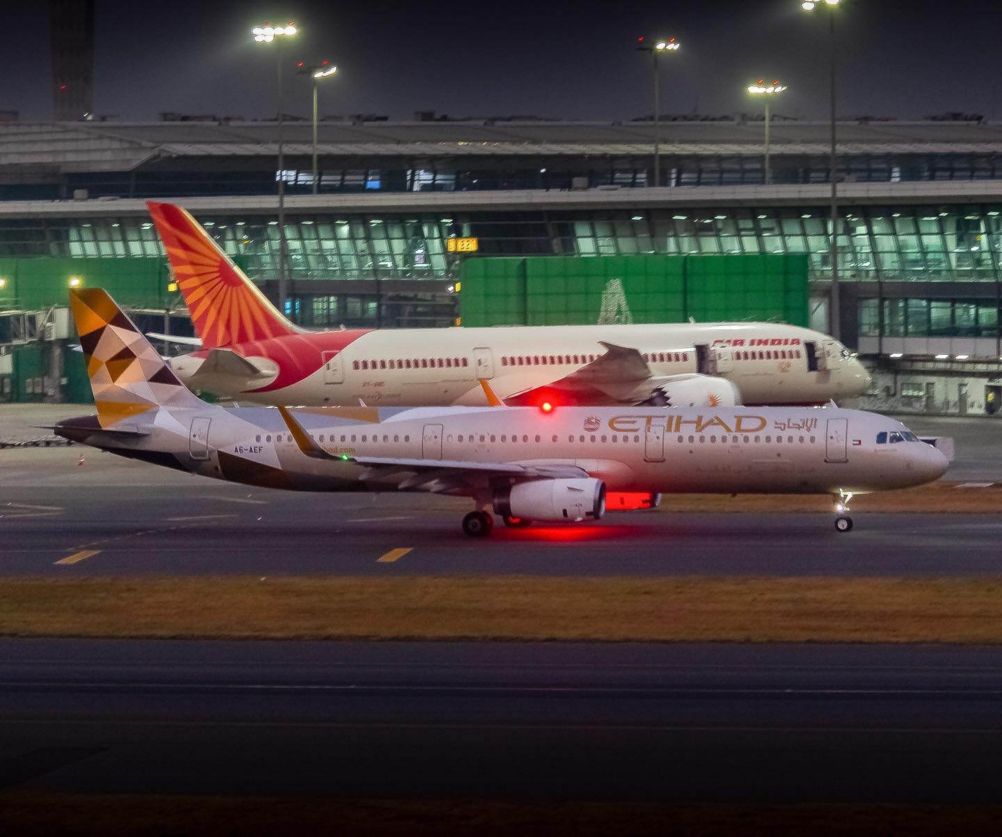 Is Etihad Airlines customer service 24-7?