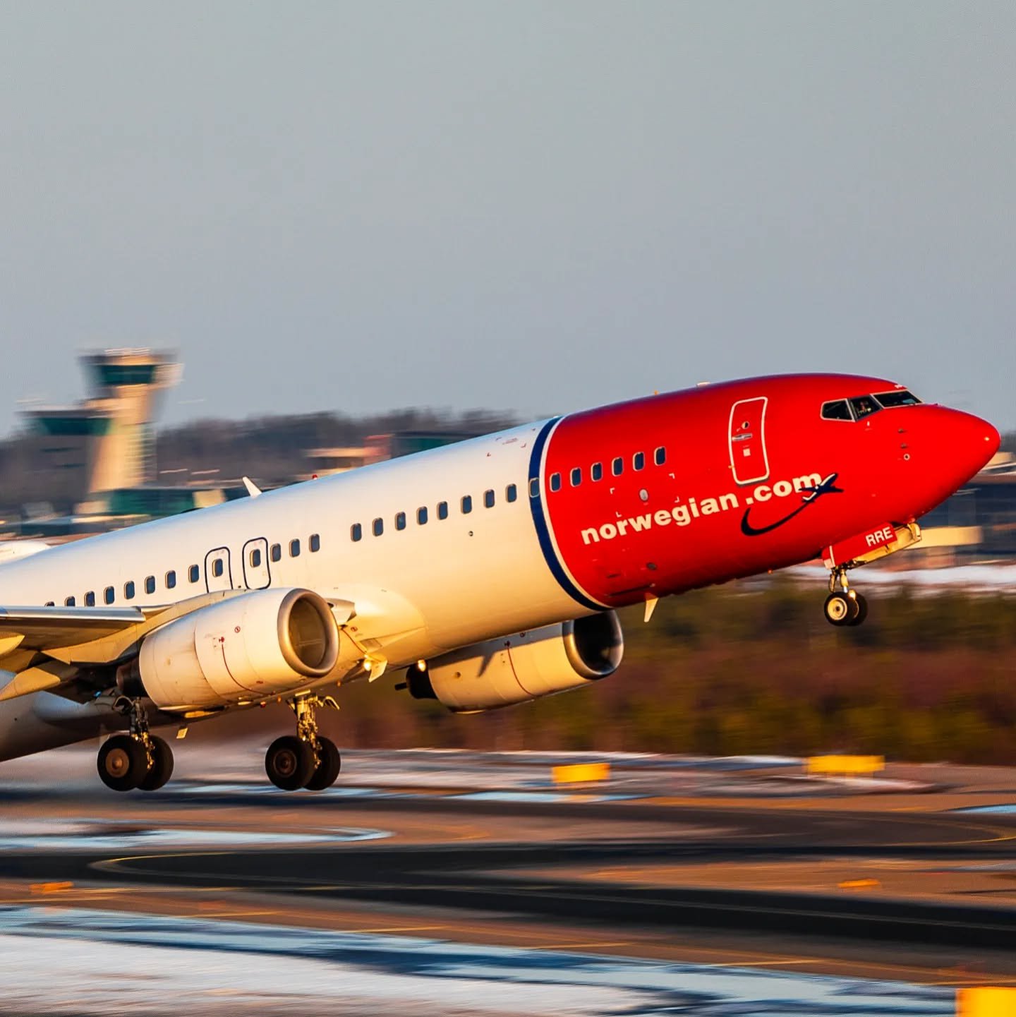 How can i get in touch with Norwegian airlines fast