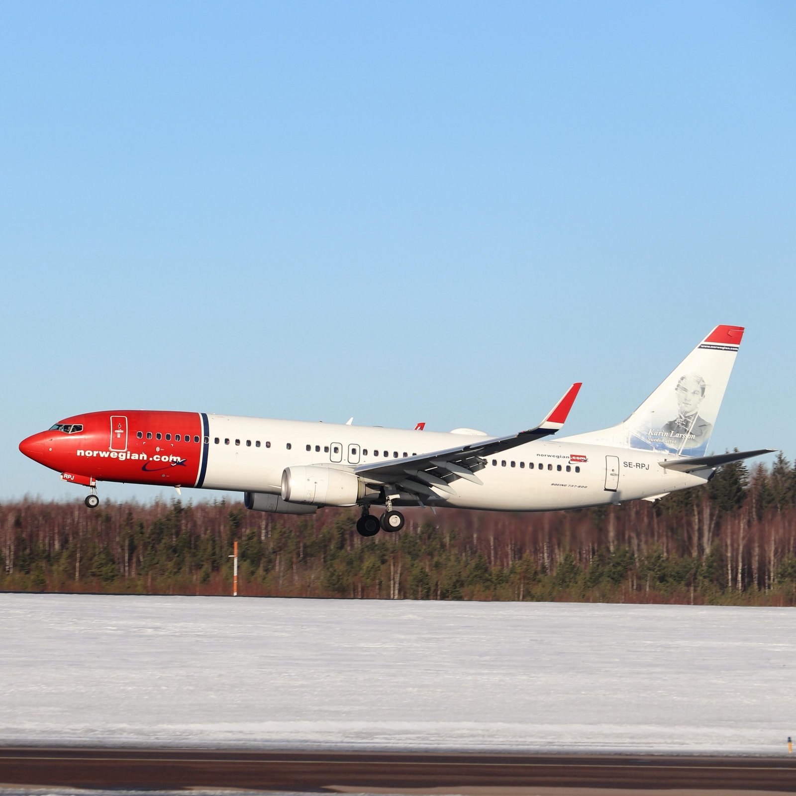 What is the easiest way to contact Norwegian Airlines?
