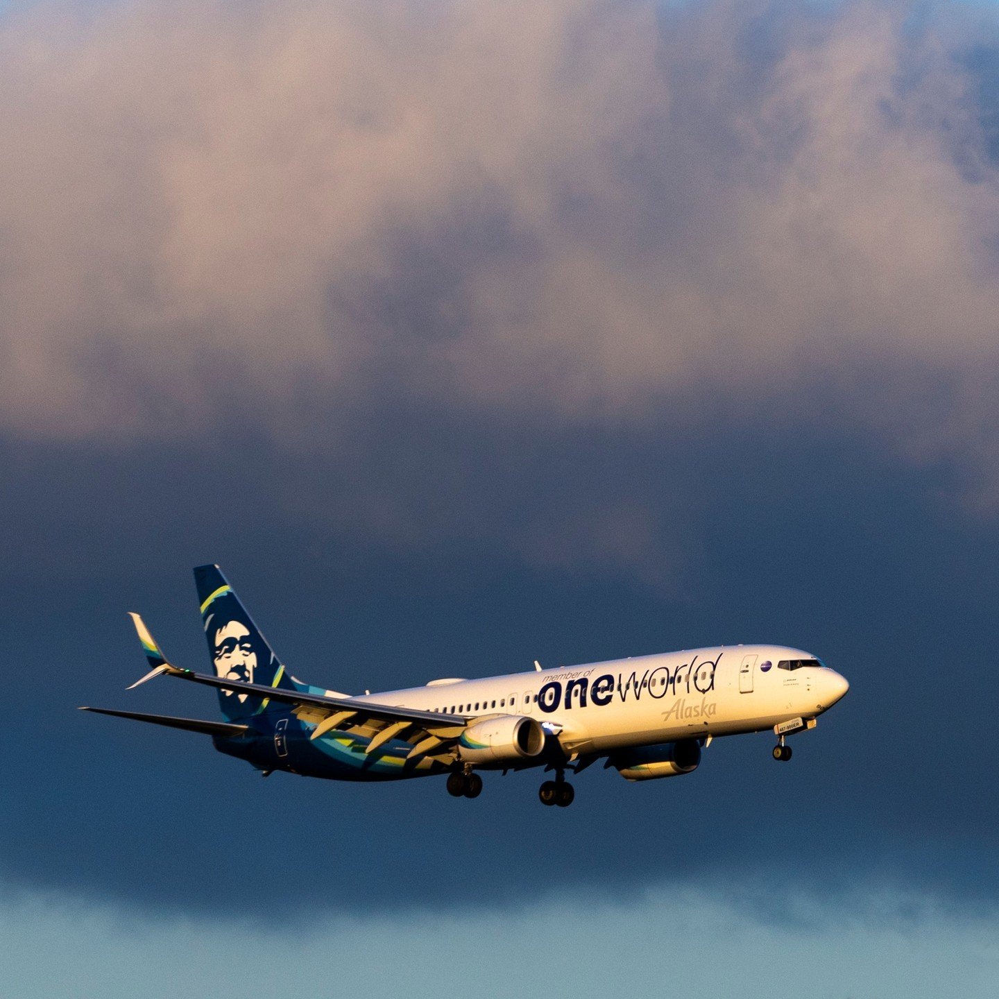 How can I speak to a live person at Alaska Airlines?