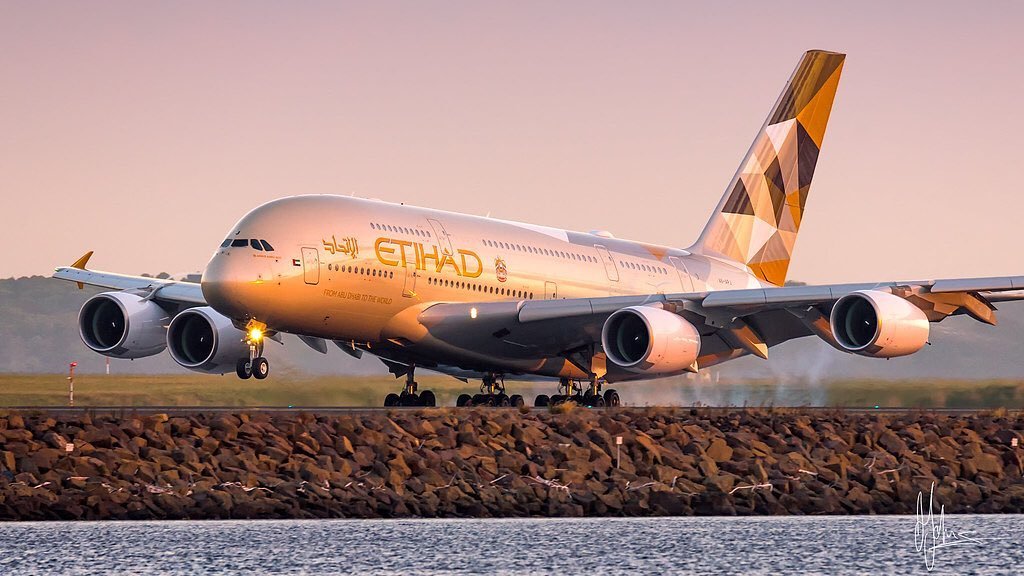 How to talk to an Etihad airlines representative