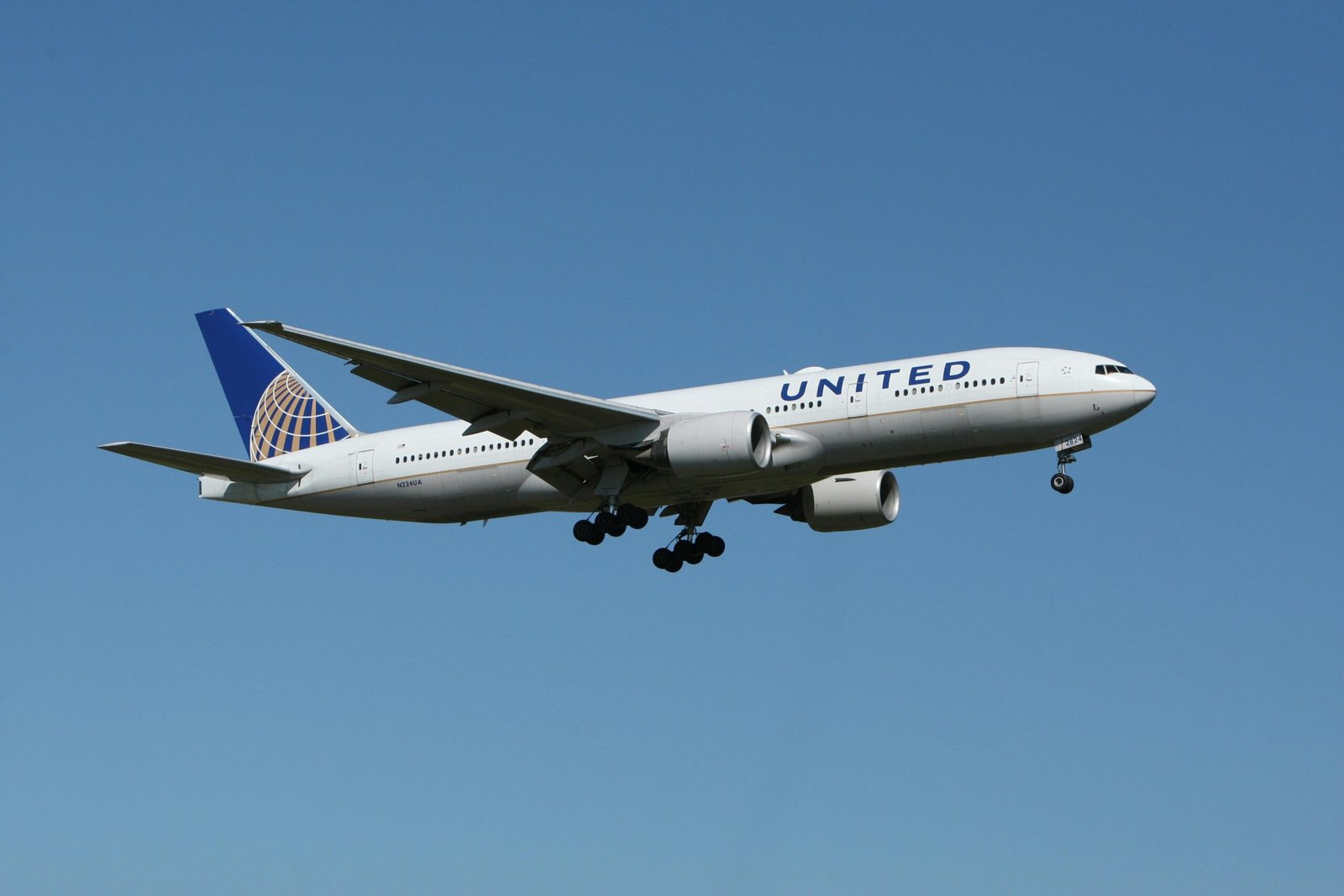 how can i get in touch with United airlines fast